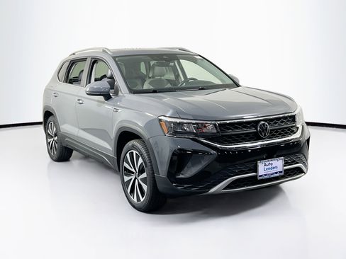 Used 2023 Volkswagen Taos SE image 3