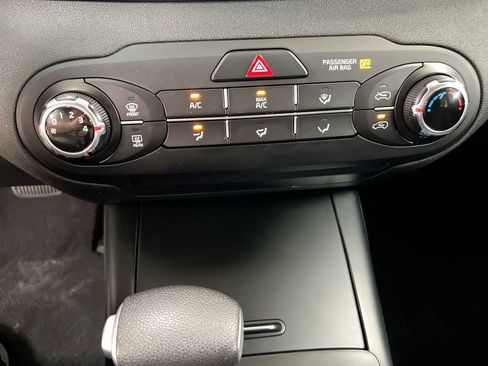 Used 2020 Kia Sorento LX FWD image 15