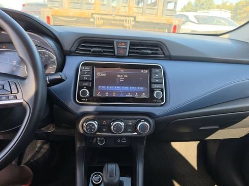 Used 2025 Nissan Versa SV FWD image 9