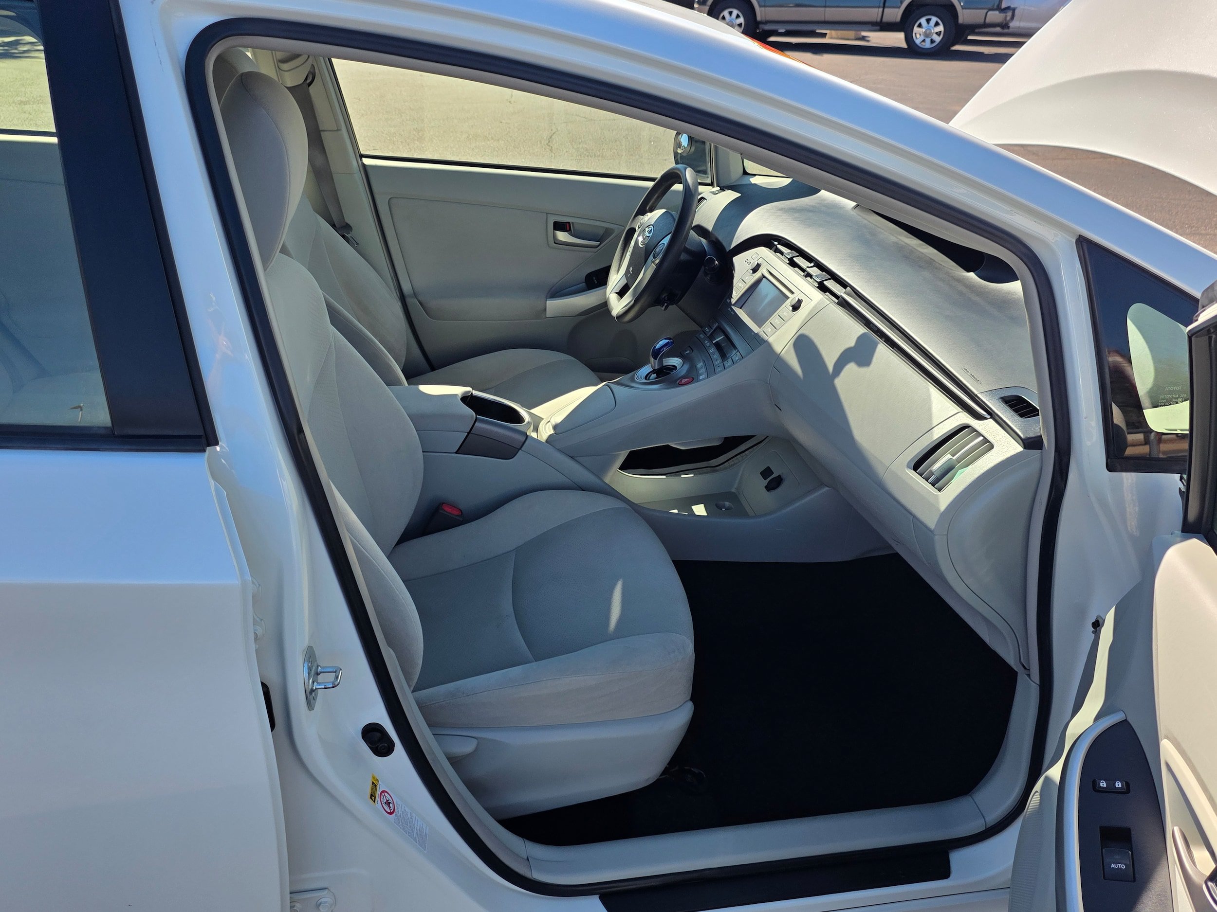 Used 2014 Toyota Prius Three w/ Preferred Accessory Package FWD image 23