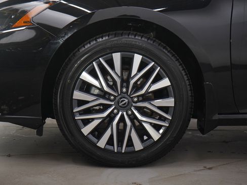 Used 2023 Nissan Altima 2.5 SV w/ SV Premium Package image 29