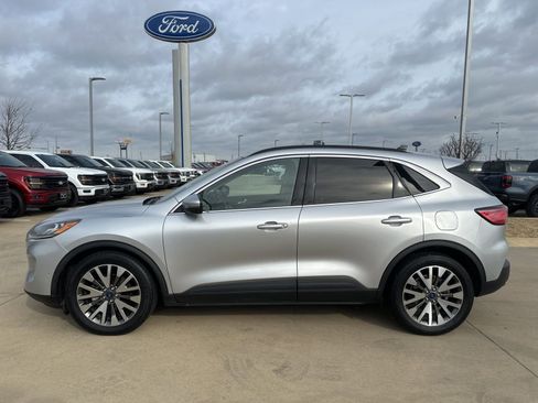 Used 2020 Ford Escape Titanium image 2