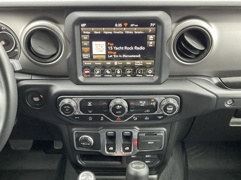 Used 2021 Jeep Wrangler Sport image 17