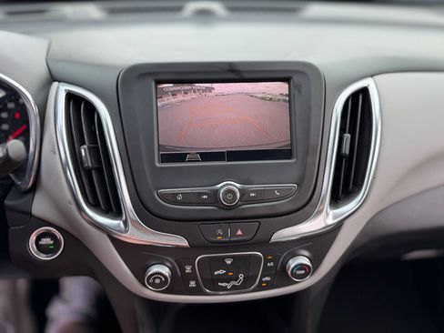 Used 2022 Chevrolet Equinox LT FWD image 39