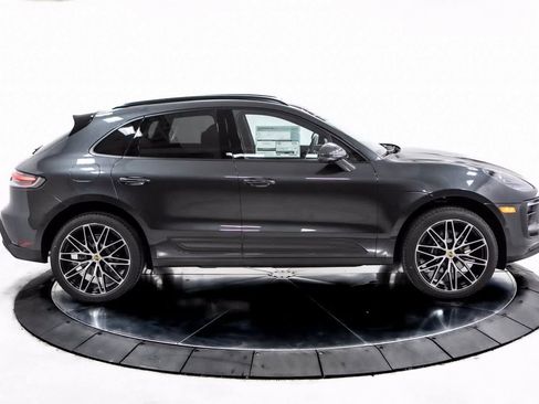 Certified 2025 Porsche Macan image 8