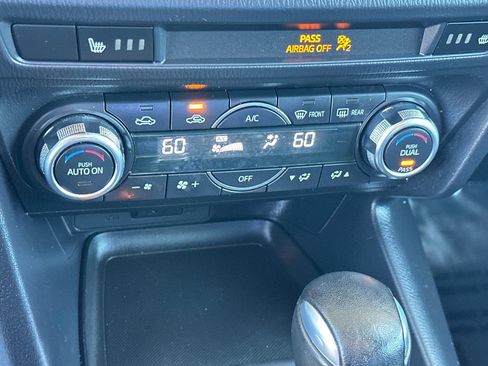 Used 2018 MAZDA MAZDA3 Touring image 21