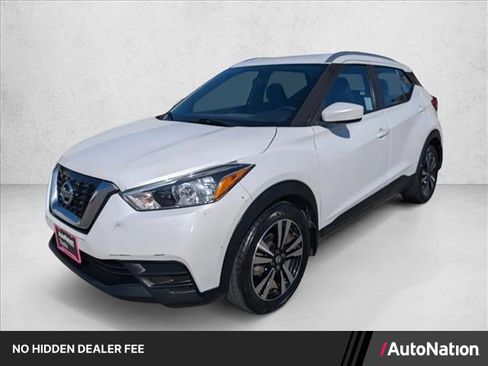 Used 2018 Nissan Kicks SV FWD image 1