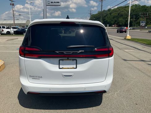 New 2027 Chrysler Pacifica Select w/ Family Tech Group FWD image 4