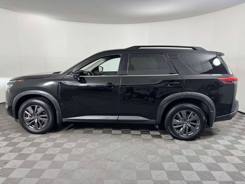 Used 2022 Nissan Pathfinder SV AWD/4WD image 11