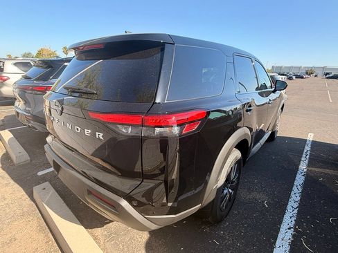 Used 2025 Nissan Pathfinder S FWD image 5