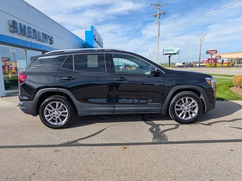 Used 2023 GMC Terrain SLT image 3