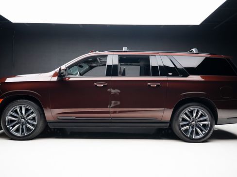 Used 2023 Cadillac Escalade ESV Sport Platinum w/ Heavy-Duty Trailer Package image 17