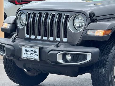 Used 2018 Jeep Wrangler Unlimited Sahara AWD/4WD image 3