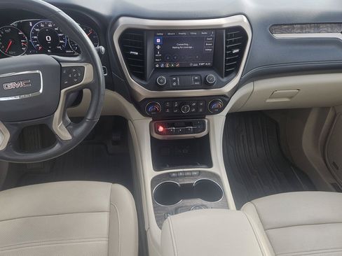 Used 2020 GMC Acadia Denali w/ Technology Package FWD image 9