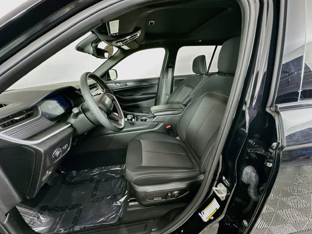 Certified 2024 Jeep Grand Cherokee Laredo X w/ Luxury Tech Group I AWD/4WD image 32