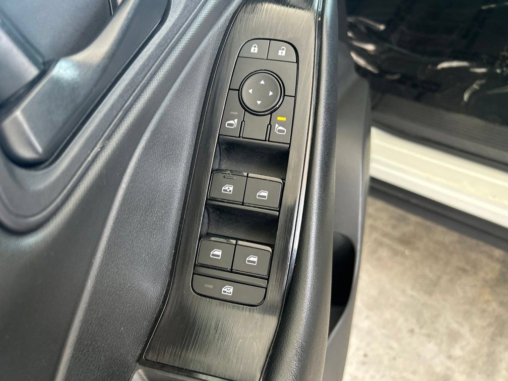 Used 2024 Nissan Rogue S FWD image 33