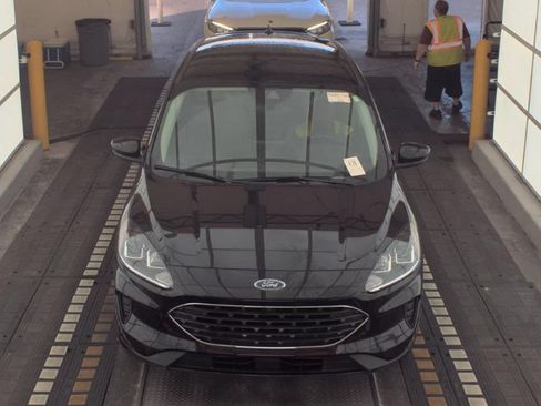 Used 2022 Ford Escape SE w/ SE Sport Appearance Package FWD image 2