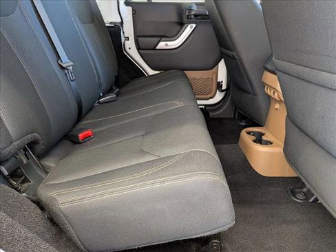 Used 2017 Jeep Wrangler Unlimited Sahara w/ Connectivity Group image 17