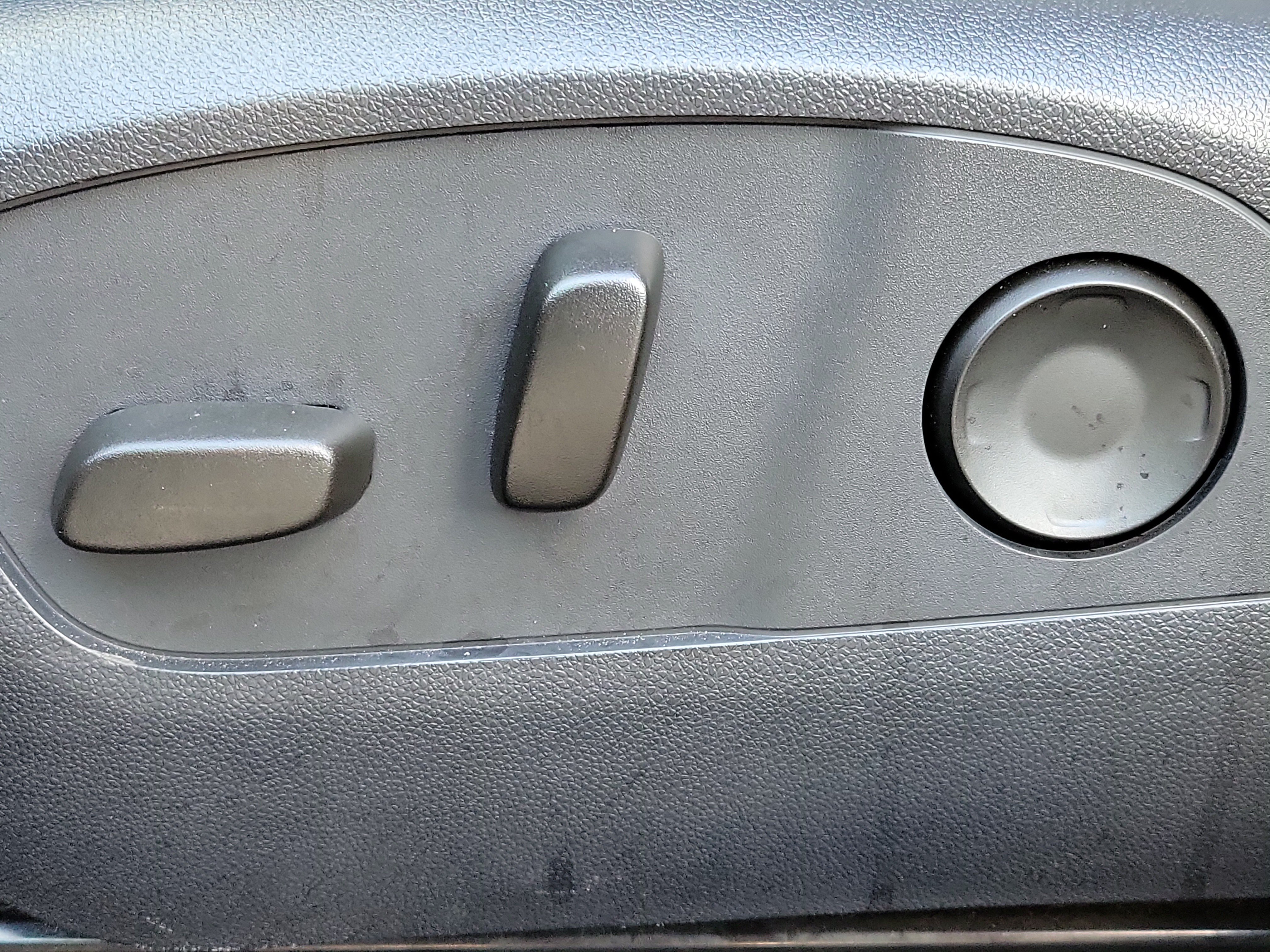 Used 2024 Chevrolet Equinox EV RS FWD image 25
