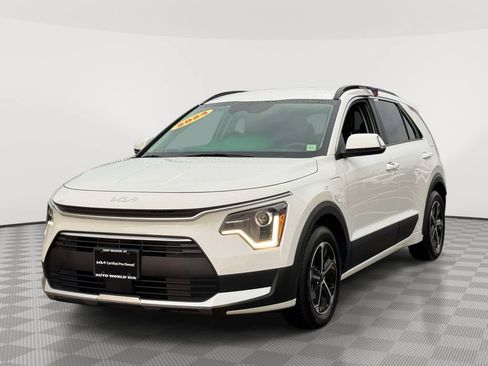 Certified 2024 Kia Niro EX w/ EX Cold Weather Package FWD image 3