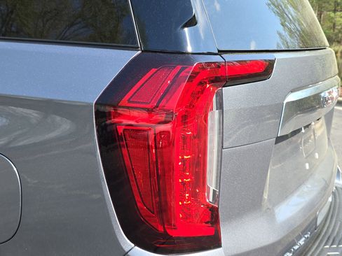 Used 2022 GMC Yukon XL Denali AWD/4WD image 36