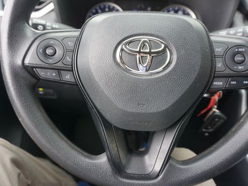 Used 2021 Toyota RAV4 LE FWD image 8
