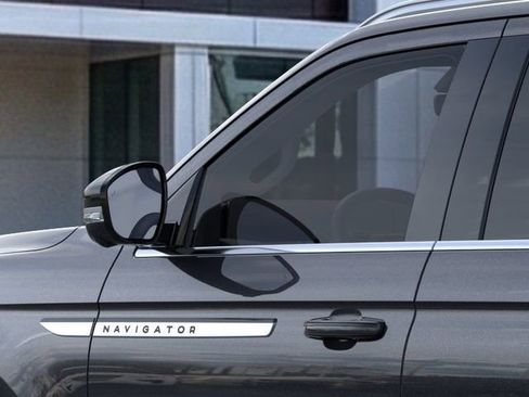 New 2026 Lincoln Navigator Premiere AWD/4WD image 21