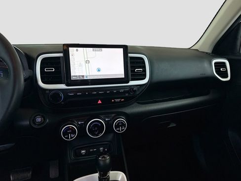Used 2024 Hyundai Venue Limited FWD image 23