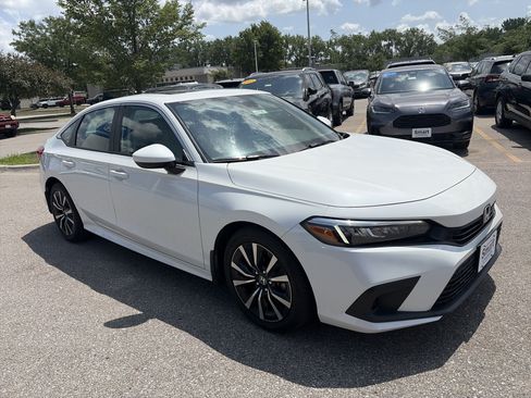 Certified 2024 Honda Civic EX image 3