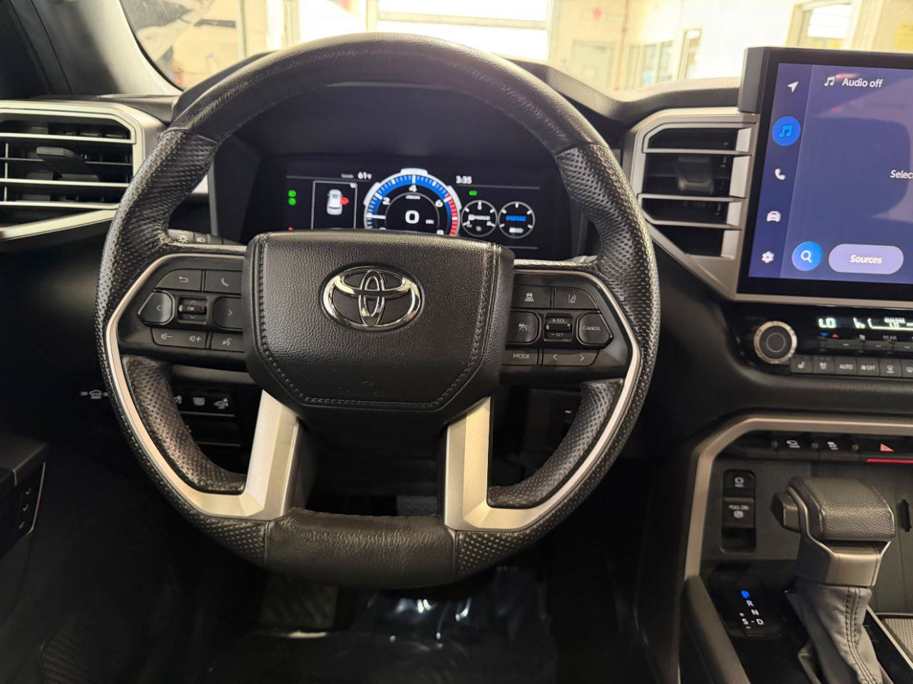 Used 2025 Toyota Sequoia Limited AWD/4WD image 31