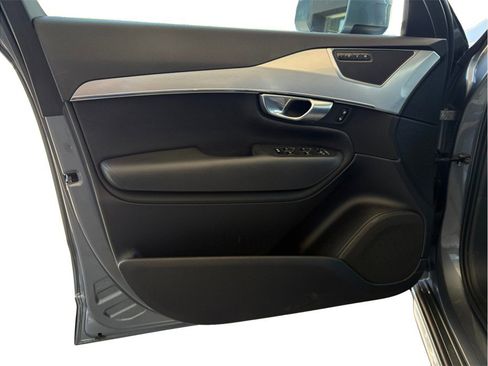 Used 2018 Volvo XC90 T5 Momentum w/ Convenience Package AWD/4WD image 20