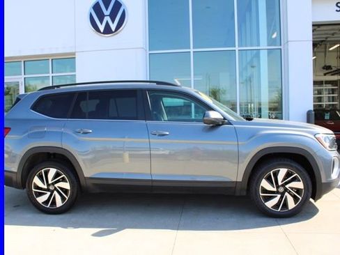 Used 2025 Volkswagen Atlas SE AWD/4WD image 5