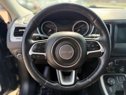 Used 2018 Jeep Compass Latitude w/ Popular Equipment Group AWD/4WD image 28