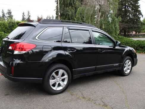 Used 2013 Subaru Outback 2.5i Limited w/ Moonroof Pkg AWD/4WD image 3