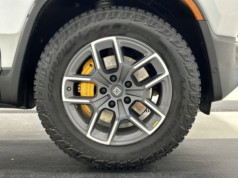 Used 2023 Rivian R1T Adventure AWD/4WD image 11
