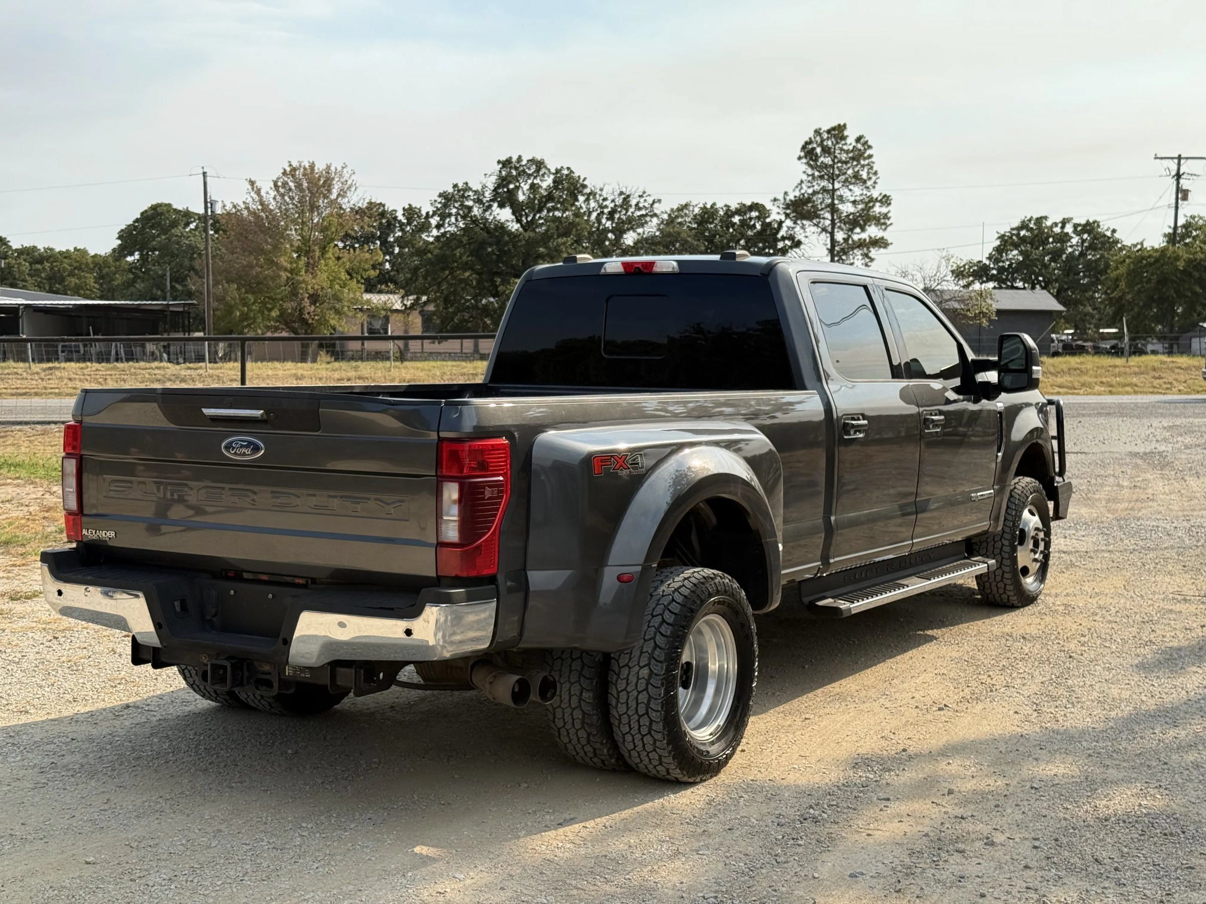 Used 2020 Ford F350 Lariat w/ Lariat Value Package AWD/4WD image 7