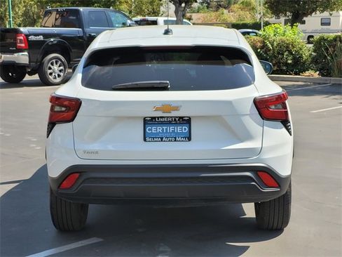Certified 2025 Chevrolet Trax LS image 6