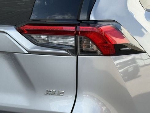 Used 2020 Toyota RAV4 XLE Premium image 7