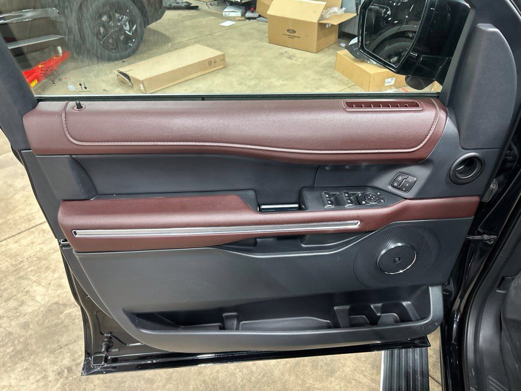 Used 2024 Ford Expedition Limited AWD/4WD image 14