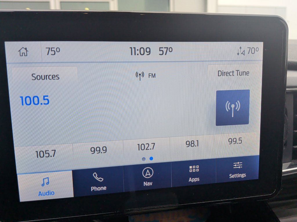 Used 2022 Ford Explorer Limited w/ Equipment Group 301A AWD/4WD image 8
