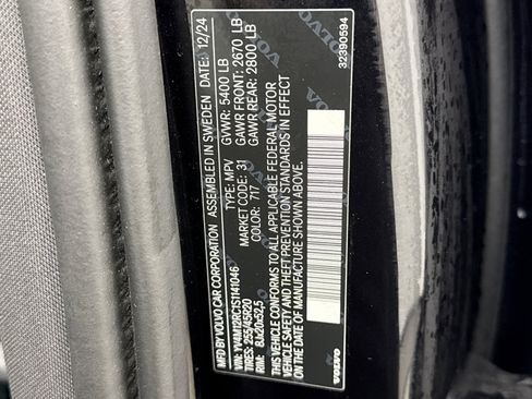 Used 2025 Volvo XC60 B5 Plus image 11