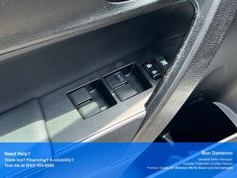 Used 2017 Toyota Corolla SE w/ Carpet Mat Package (TMS) FWD image 6