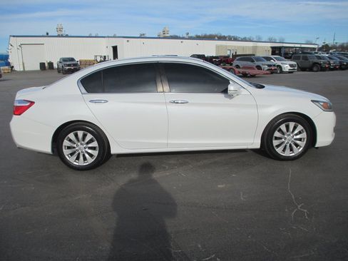Used 2014 Honda Accord EX image 2