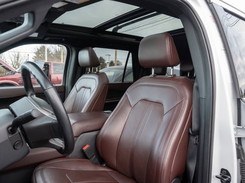 Used 2024 Ford Expedition Limited image 21
