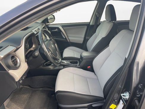 Used 2018 Toyota RAV4 XLE image 9