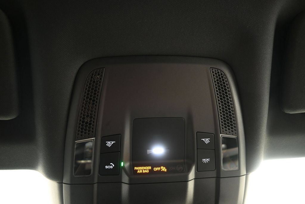 Certified 2025 Porsche Taycan 4S AWD/4WD image 32