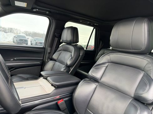 Used 2025 Lincoln Navigator L Reserve w/ Jet Appearance Package image 16