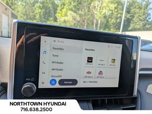 Used 2023 Toyota RAV4 LE AWD/4WD image 17