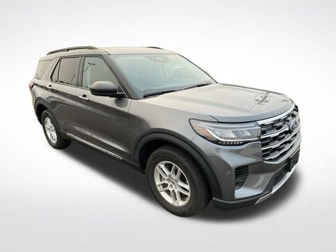 Used 2025 Ford Explorer Active AWD/4WD image 10