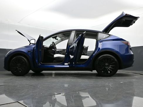 Used 2024 Tesla Model Y Long Range image 34